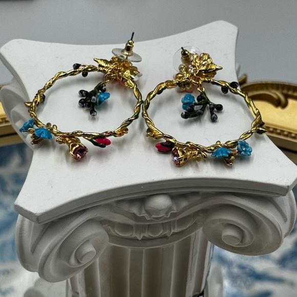 🆕 LES NEREIDES 🧿 NIB Rose D'Orient Large Hoops with Flowers, Berries & Bees - Picture 13 of 15